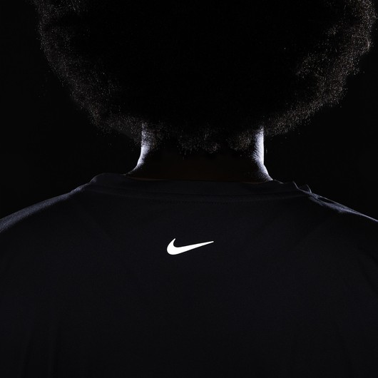 Nike Dri-Fit Swoosh Run Short-Sleeve Kadın Tişört